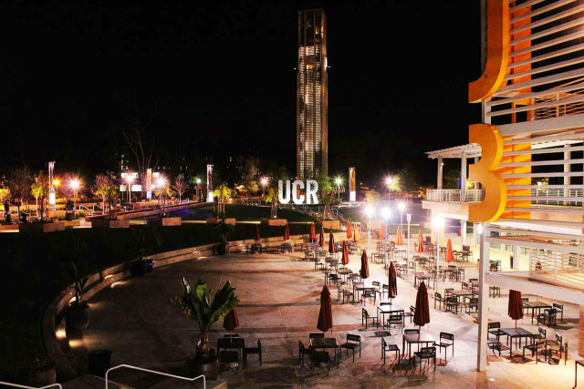 UCR夜景